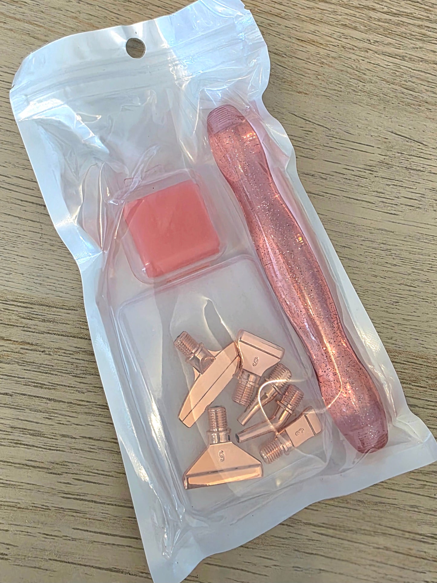 Ergonomischer Diamond Painting Stift mit 6 Metallaufsätzen und Wachs in Rosa-Glitzer Rosegold